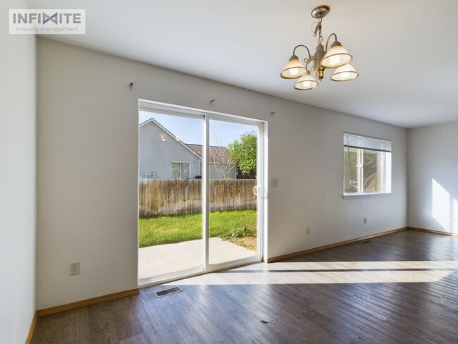 Building Photo - 3 Bedroom, 2.5 Bath Condo in Belgrade, MT!