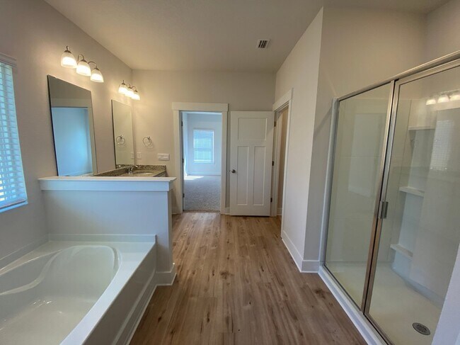 Building Photo - 3398 Southwind Dr