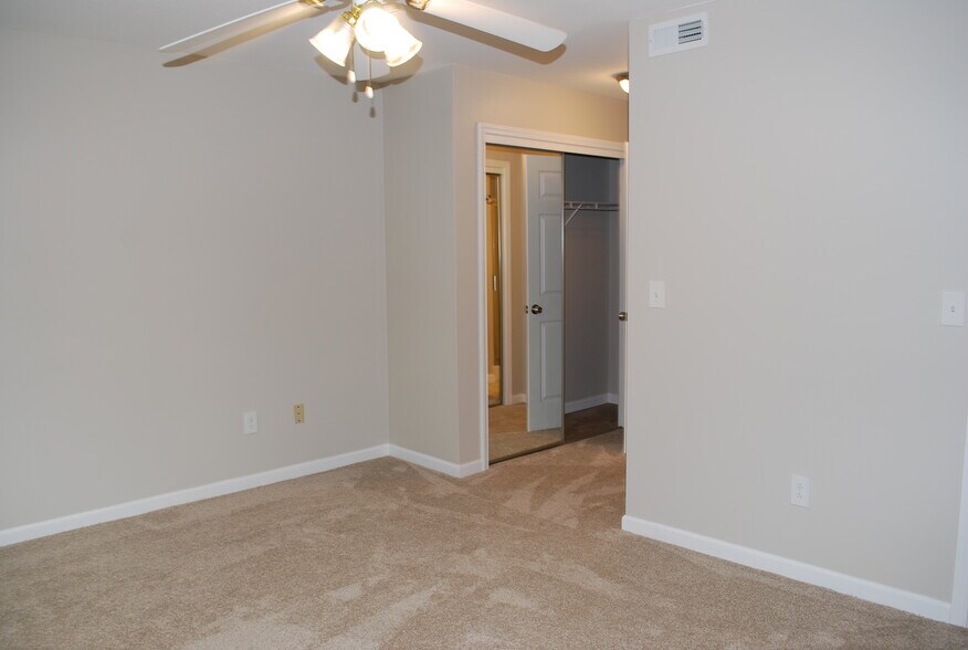 Building Photo - 22666 Lenox Dr