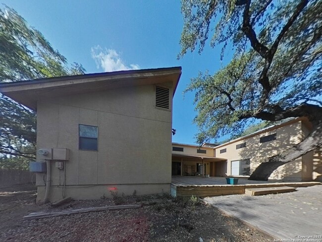 Building Photo - 8823 Wellesley Manor Dr