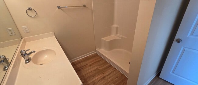 Building Photo - Great condo near Hanes Mall area, Clemmons and I40