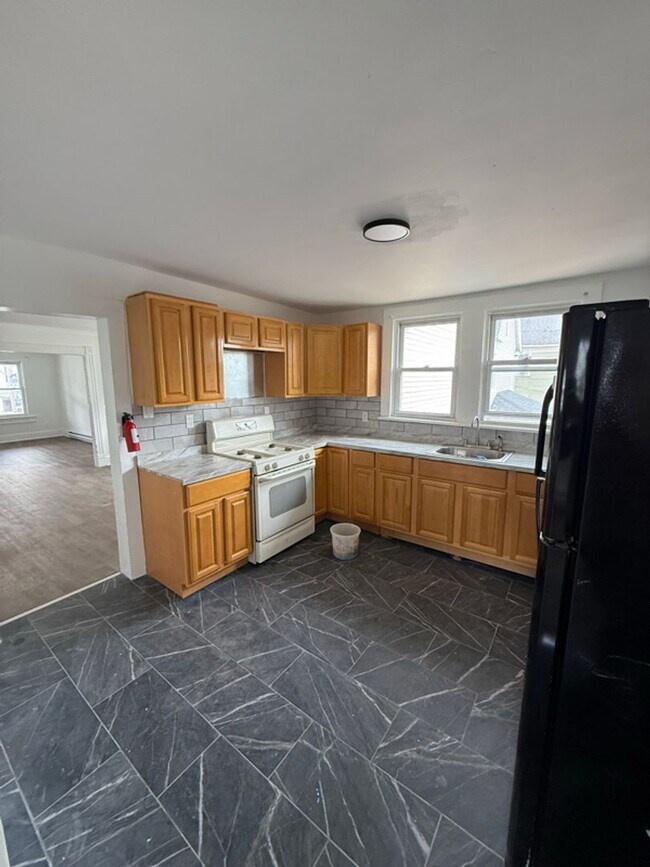 Building Photo - 1608 E Gibson St