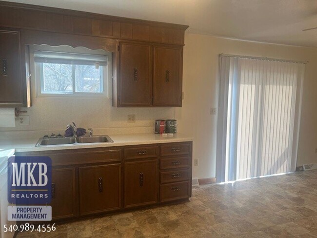 Building Photo - Garden City- 1 Bedroom duplex