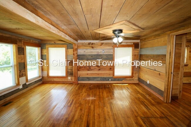 Building Photo - Beautiful Rustic Cabin