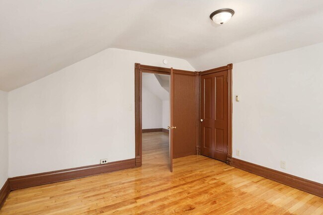 Building Photo - 375 Erie St