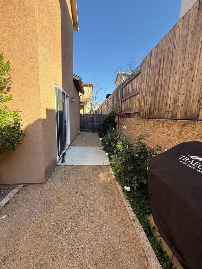 Building Photo - Templeton Ranch 3 Bedroom 2 Bathroom Single Family Home Available 3/15/26