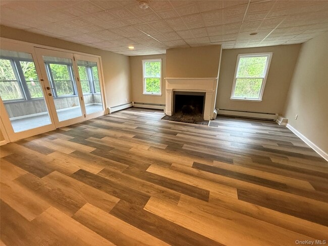 Building Photo - 10 Crans Rd