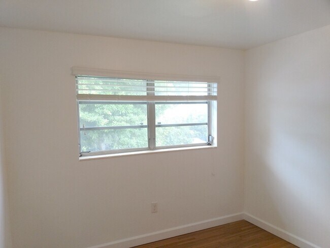 Building Photo - Beautiful renovated 3/2 home in Westchester