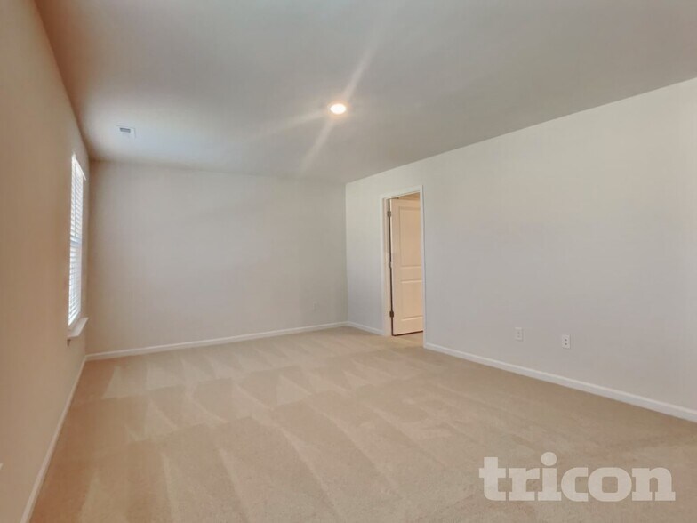 Building Photo - 141 Chapel Dr