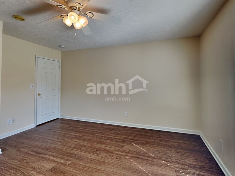 Building Photo - 633 Tylertown Rd