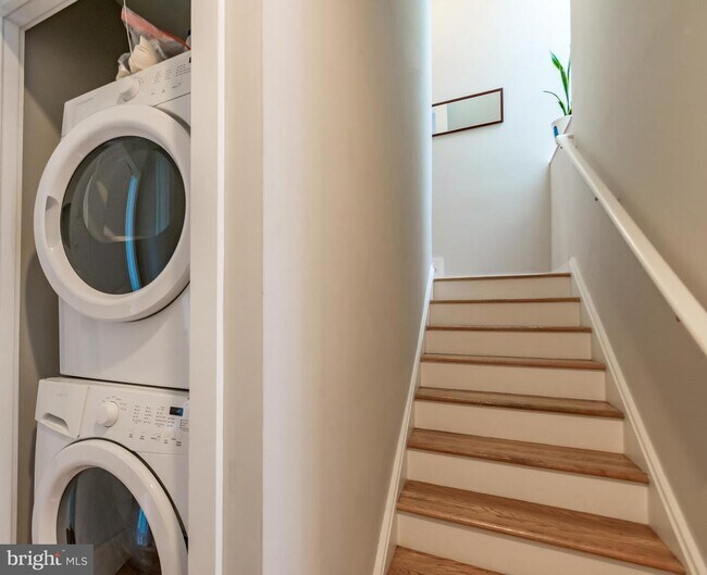 Building Photo - 2029 E Huntingdon St