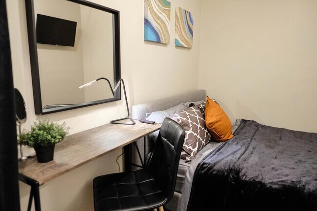 Building Photo - 65 W 107th St