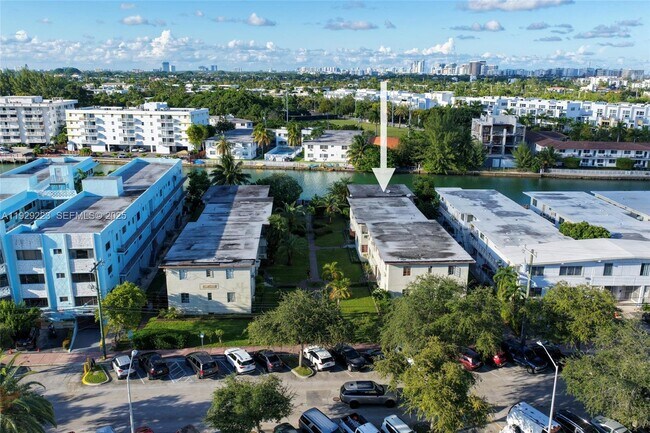 Building Photo - 1135 Marseille Dr