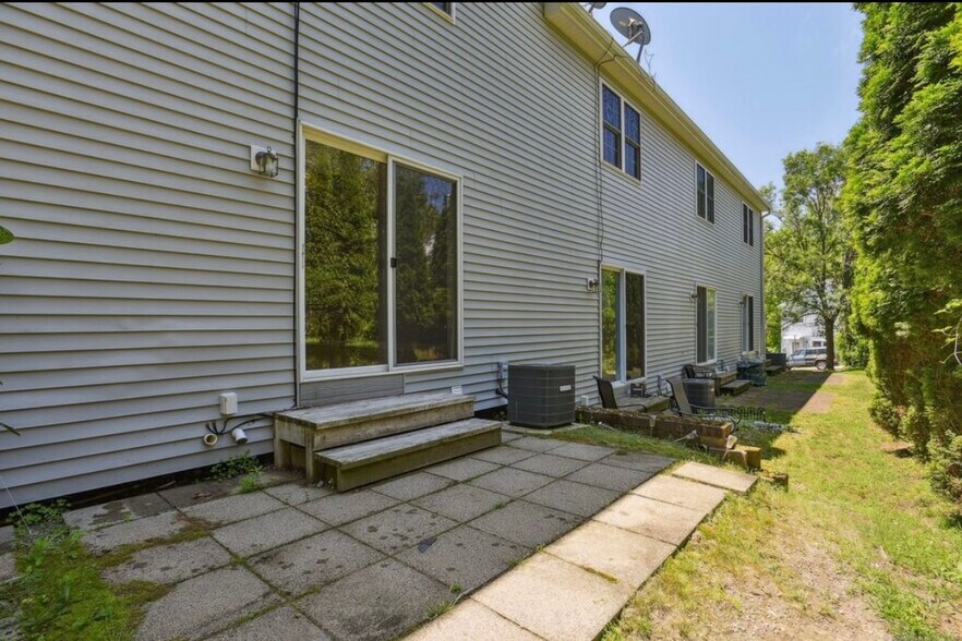 Building Photo - 43 Harbor View Ln