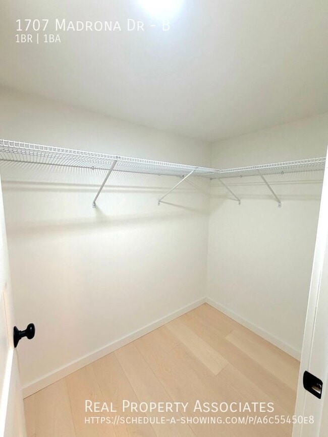 Building Photo - 1707 Madrona Dr