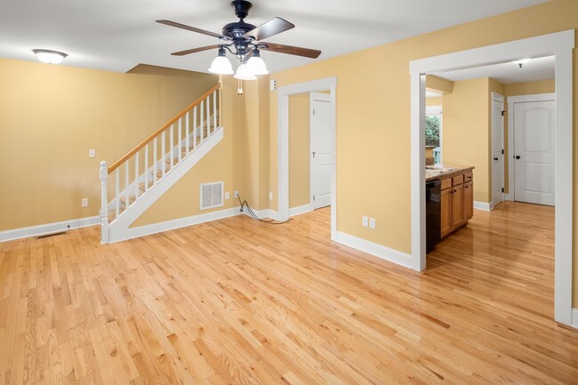 Building Photo - Sweet Two-Story Cottage