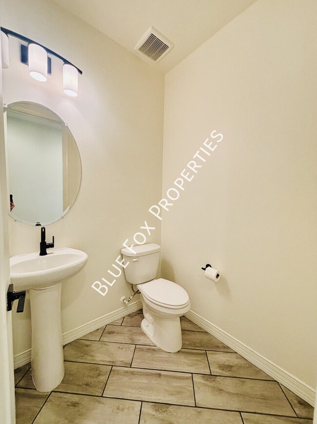 Building Photo - 8038 N Purple Aster Pl