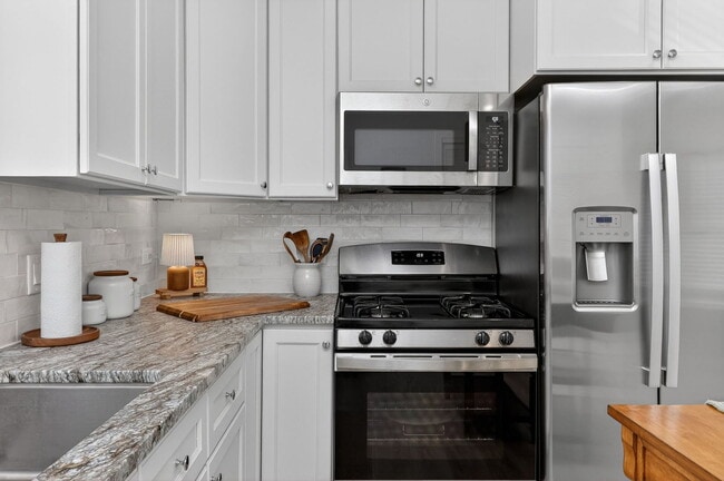 Building Photo - 102 E 56th St