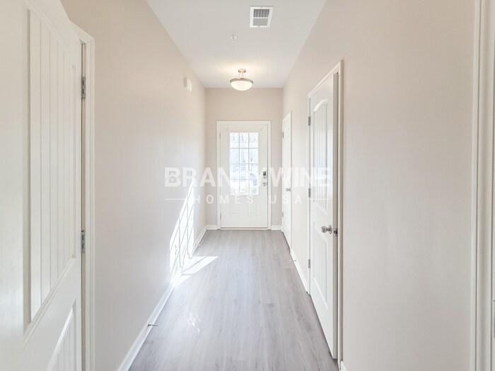 Building Photo - 1930 Old Dogwood