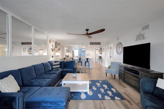 Building Photo - 6035 Sea Ranch Dr
