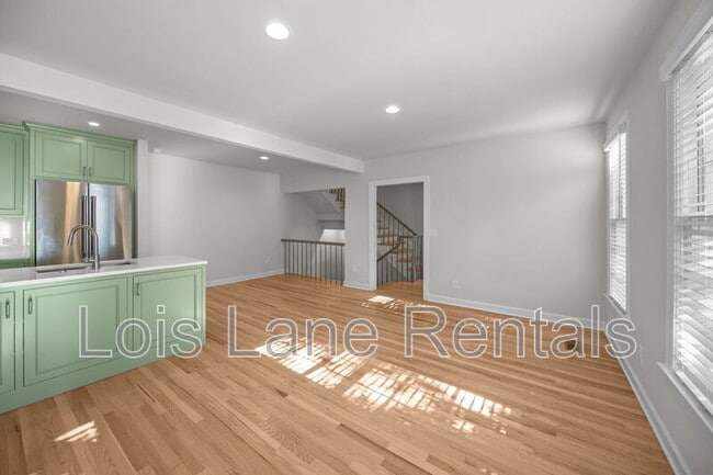 Building Photo - 12 Elliott St