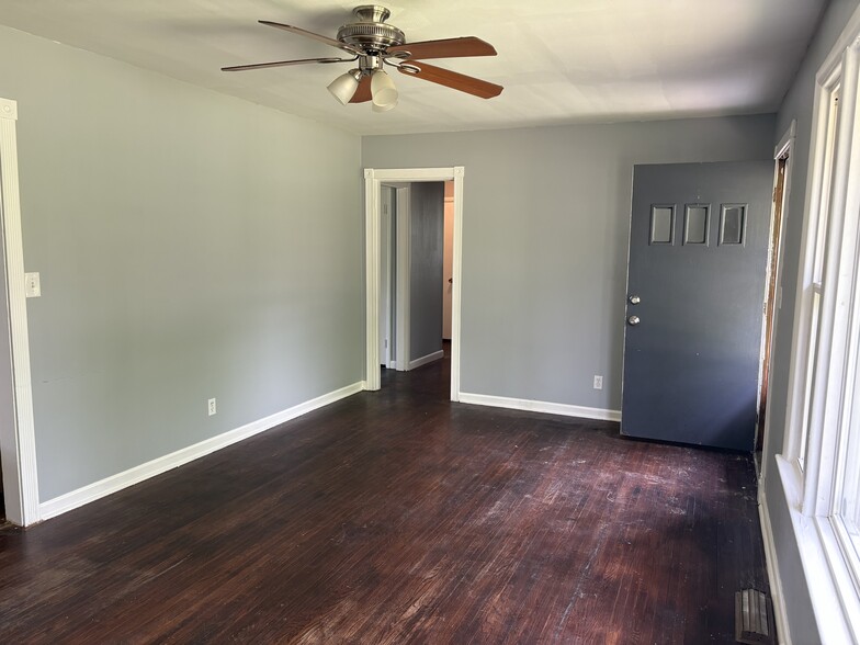 Building Photo - 2405 Ridgeland Dr