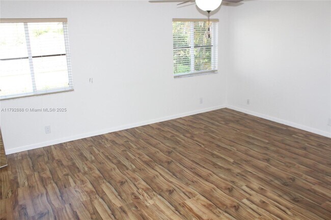 Building Photo - 947 Nandina Dr