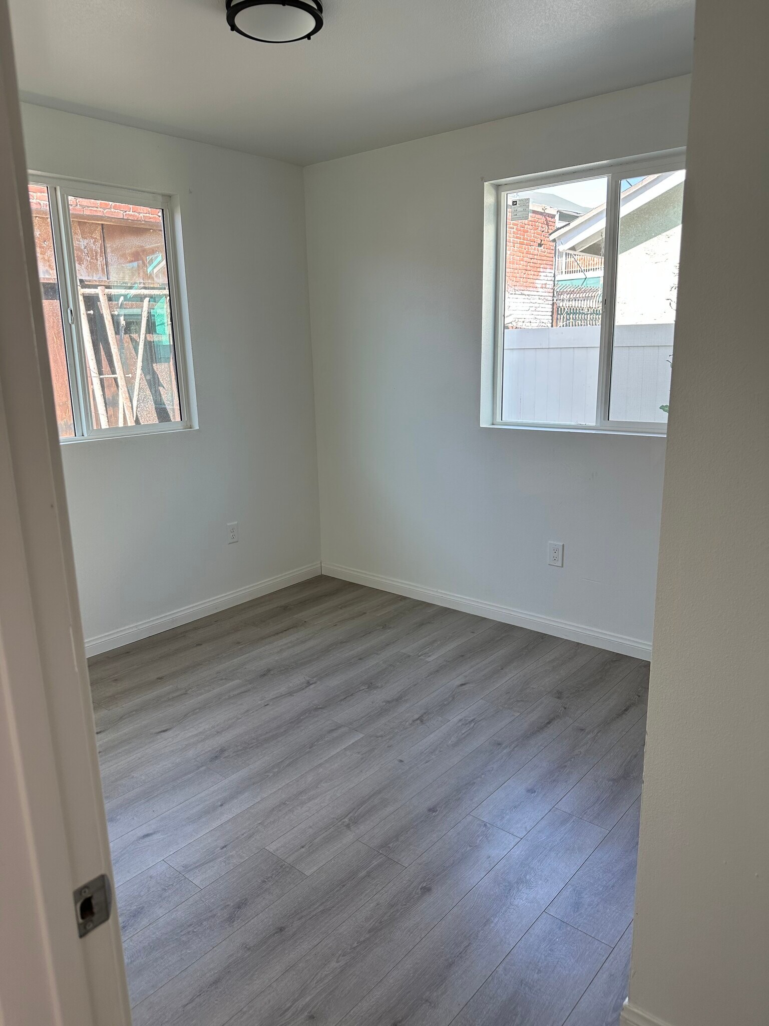 Building Photo - 1351 E 41st Pl