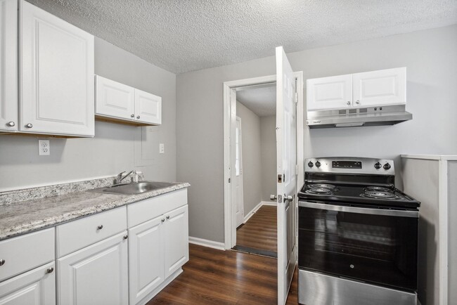 Building Photo - Large Near Downtown 3BR/1BA House For Rent