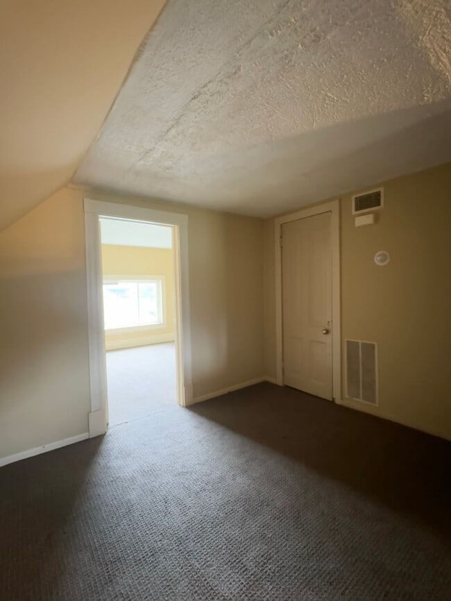 Building Photo - 112 N 38th Ave