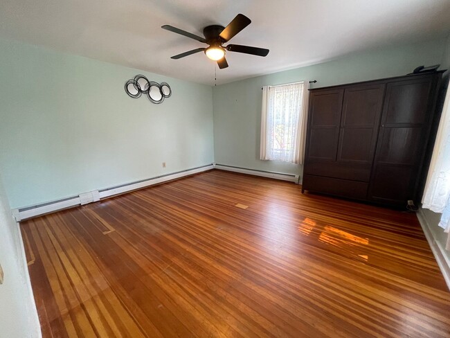 Building Photo - Exceptional 4-Bedroom Home for Rent in Dal...