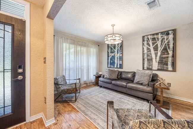 Building Photo - "Coastal Elegance Awaits: Spacious 4-Bed Oasis with Granite Touches on Shipwreck Road"