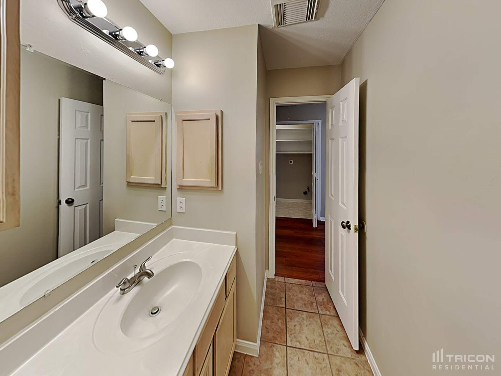 Building Photo - 7719 Trophy Pl Dr