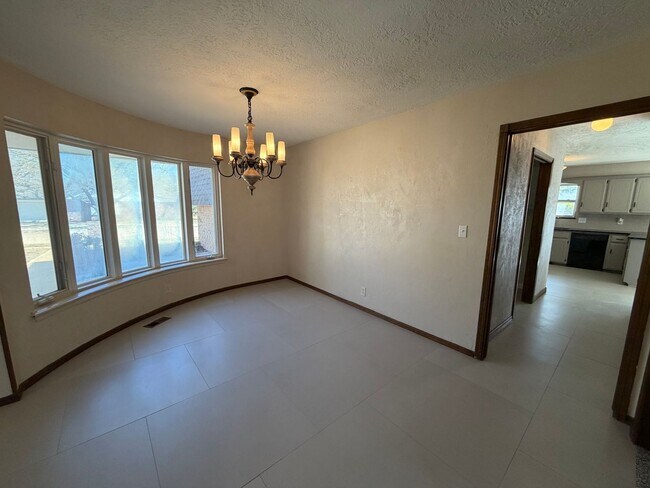 Building Photo - Beautiful 3bed/2.5bath Updated Westside Norman Home Available for Rent!