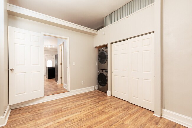 Building Photo - 5409 Lansdowne Ave