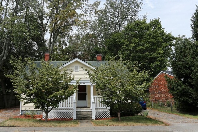 Primary Photo - STUDENTS - Now Pre-Leasing for 26-27