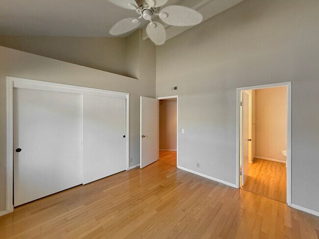 Building Photo - SD: Bright 2BD/2BA Condo in Vista with Community Pool, Private Patio & In-Unit Laundry