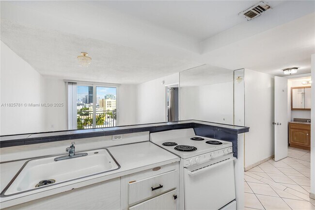 Building Photo - 345 Ocean Dr