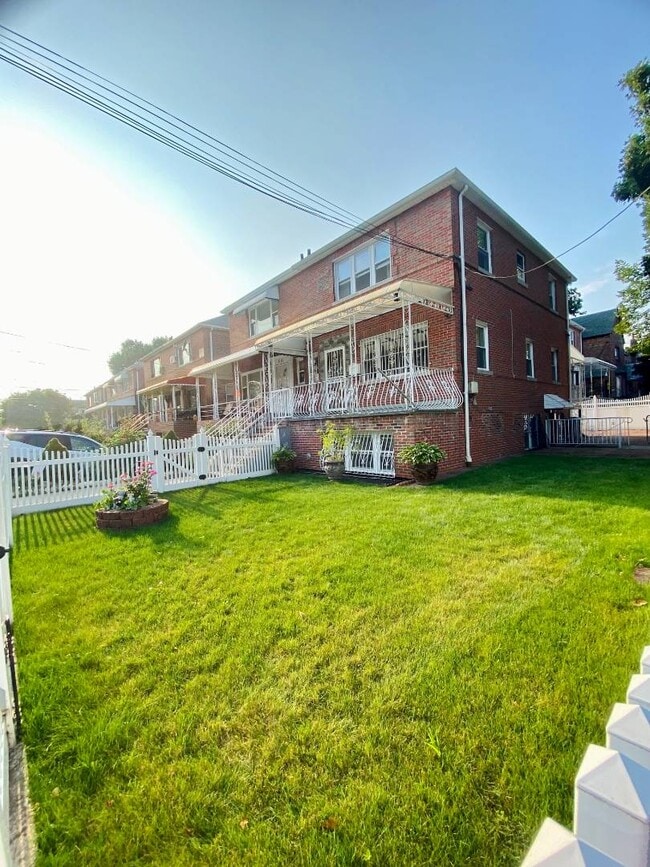 Building Photo - 1117 Mace Ave