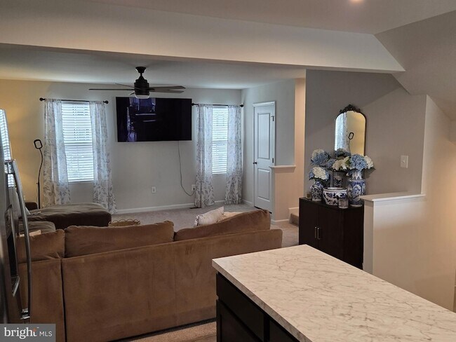 Building Photo - 503 Williams St