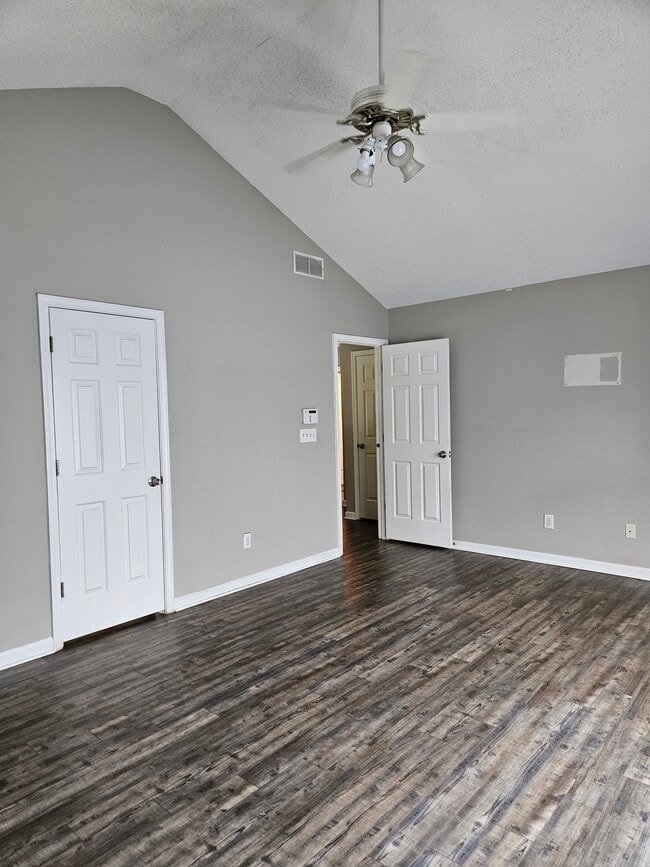 Building Photo - 415 Cadeleigh Ct