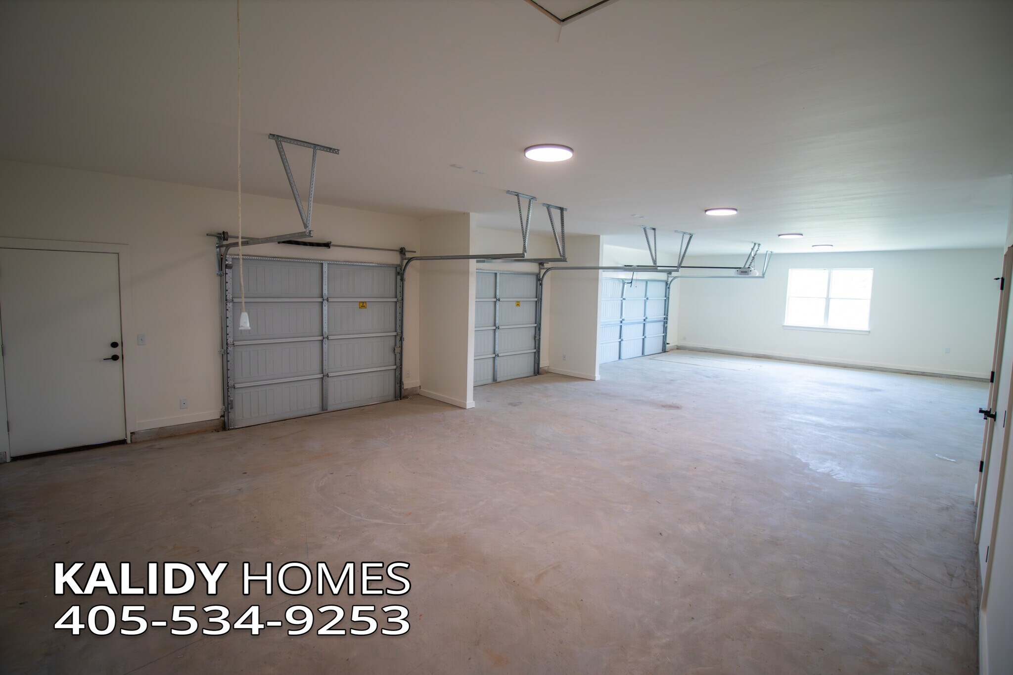 Building Photo - 17584 Salma Rd