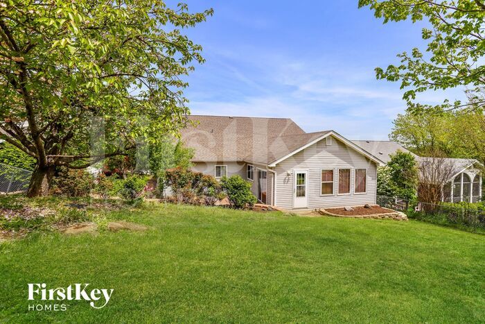 Building Photo - 650 Silver Maple Dr