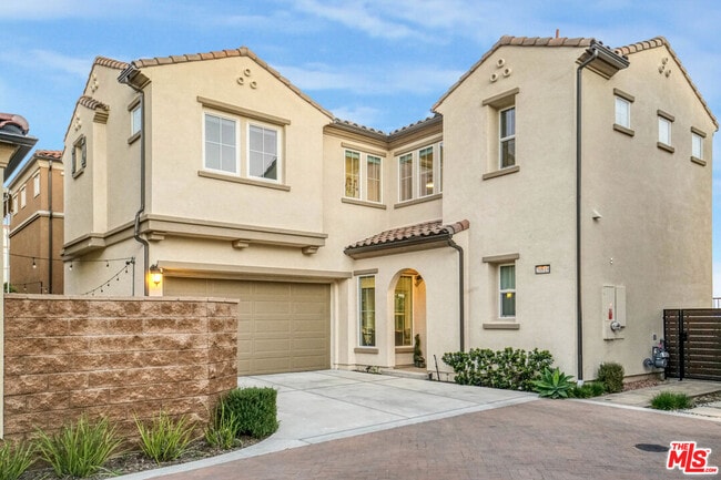 Building Photo - 20818 Bur Oak Cir