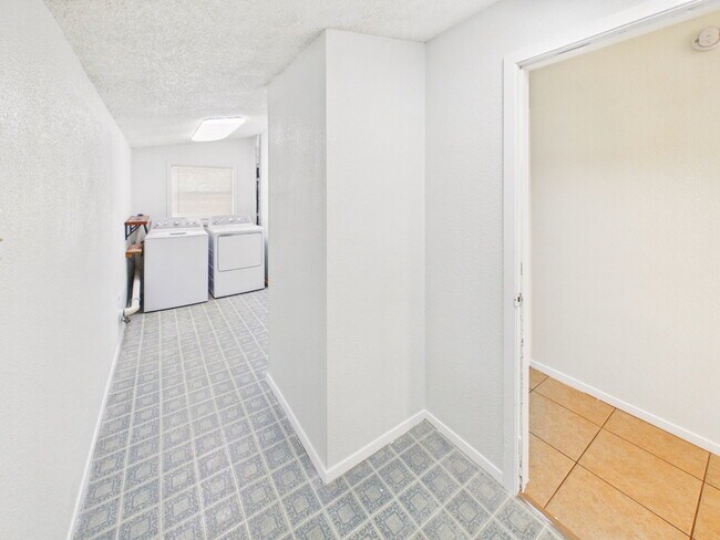 Building Photo - 11121 N Dowling Rd