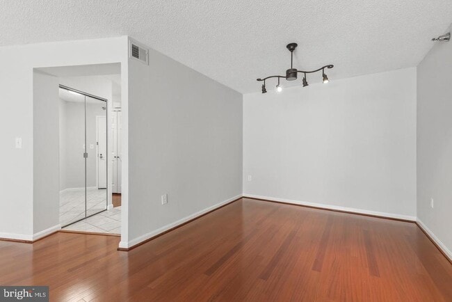 Building Photo - 14801 Pennfield Cir