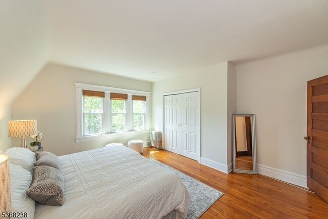 Building Photo - 207 Hillside Ave