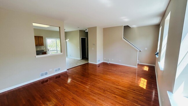 Building Photo - 340 Evergreen Cir