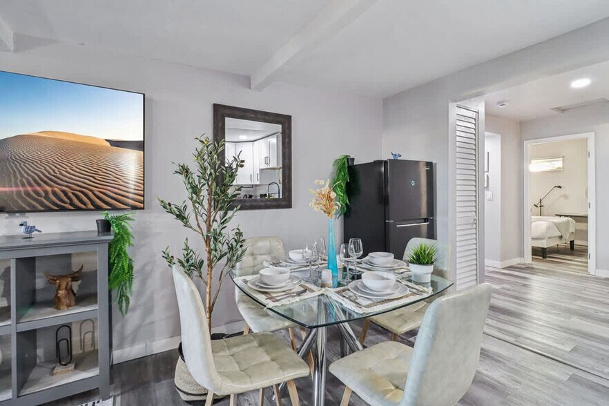 Building Photo - 609 Carlsbad St