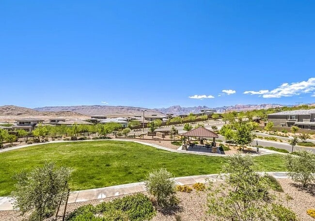 Building Photo - Summerlin Stunner- Spacious Backyard, Stri...